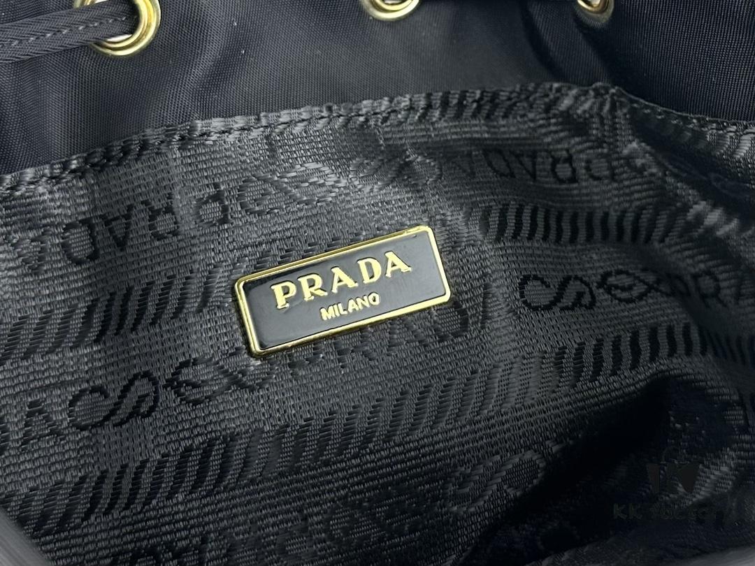 Adorable Prada Mini Bucket Bag with Box, Size: Base Length 16 x Opening Length 23 x Height 18 x Thickness 10, Model No. 067