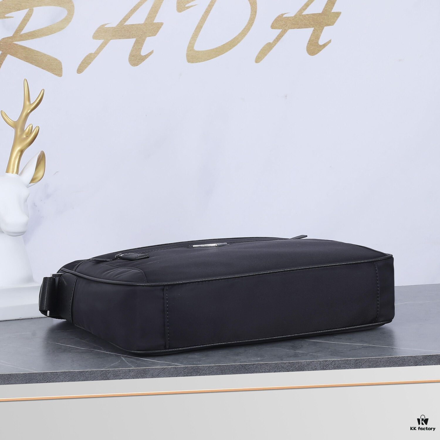 PRADA Men's Shoulder Bag, Classic Bestseller Model, Lightweight Original Waterproof Fabric, High-Quality Craftsmanship, 2VG953 Size: W31 x H29 x D7