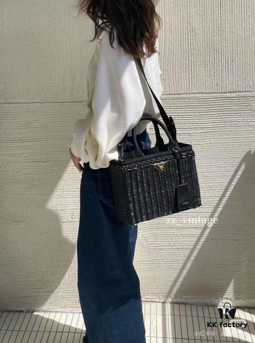 Prada-Inspired Palm Leaf and Leather Woven Tote Bag – Vacation-Ready Fashion, Handheld or Shoulder Carry