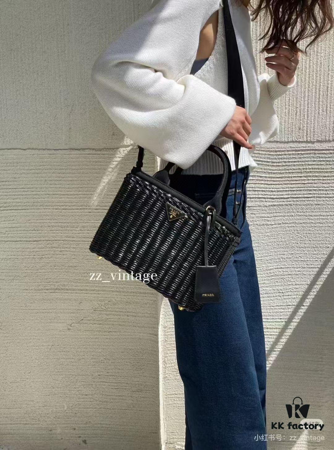 Prada-Inspired Palm Leaf and Leather Woven Tote Bag – Vacation-Ready Fashion, Handheld or Shoulder Carry