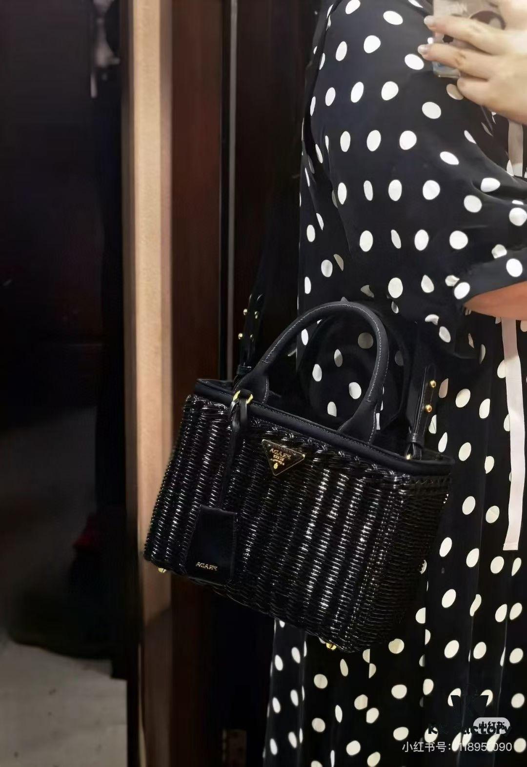 Prada-Inspired Palm Leaf and Leather Woven Tote Bag – Vacation-Ready Fashion, Handheld or Shoulder Carry