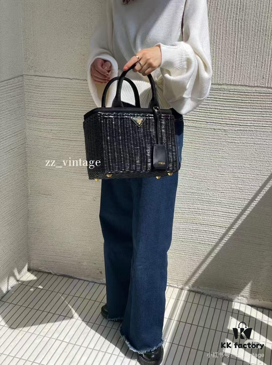 Prada-Inspired Palm Leaf and Leather Woven Tote Bag – Vacation-Ready Fashion, Handheld or Shoulder Carry