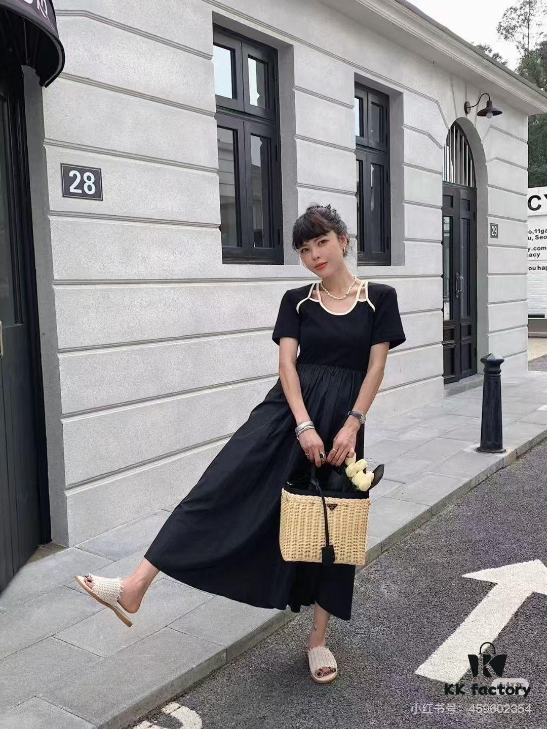 Prada-Inspired Palm Leaf and Leather Woven Tote Bag – Vacation-Ready Fashion, Handheld or Shoulder Carry