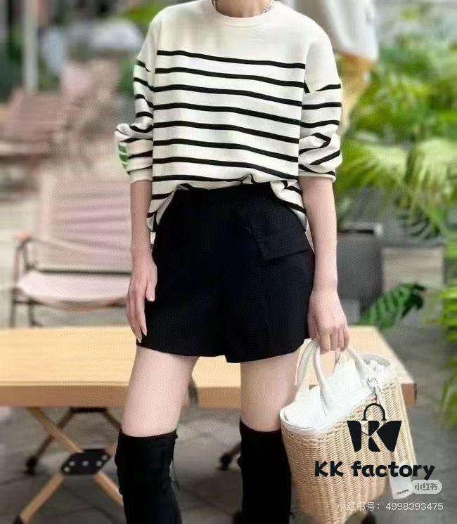 Prada-Inspired Palm Leaf and Leather Woven Tote Bag – Vacation-Ready Fashion, Handheld or Shoulder Carry