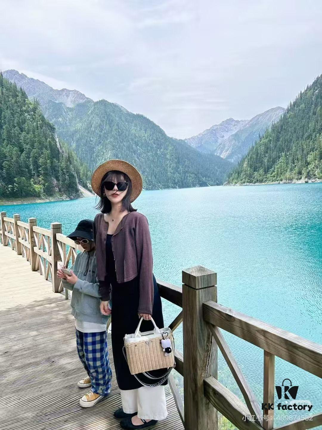 Prada-Inspired Palm Leaf and Leather Woven Tote Bag – Vacation-Ready Fashion, Handheld or Shoulder Carry