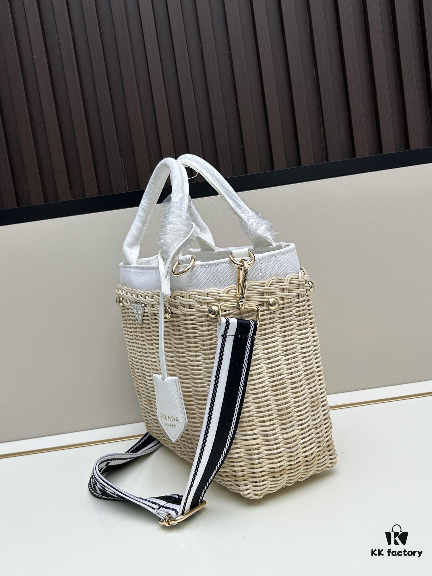 Prada-Inspired Palm Leaf and Leather Woven Tote Bag – Vacation-Ready Fashion, Handheld or Shoulder Carry