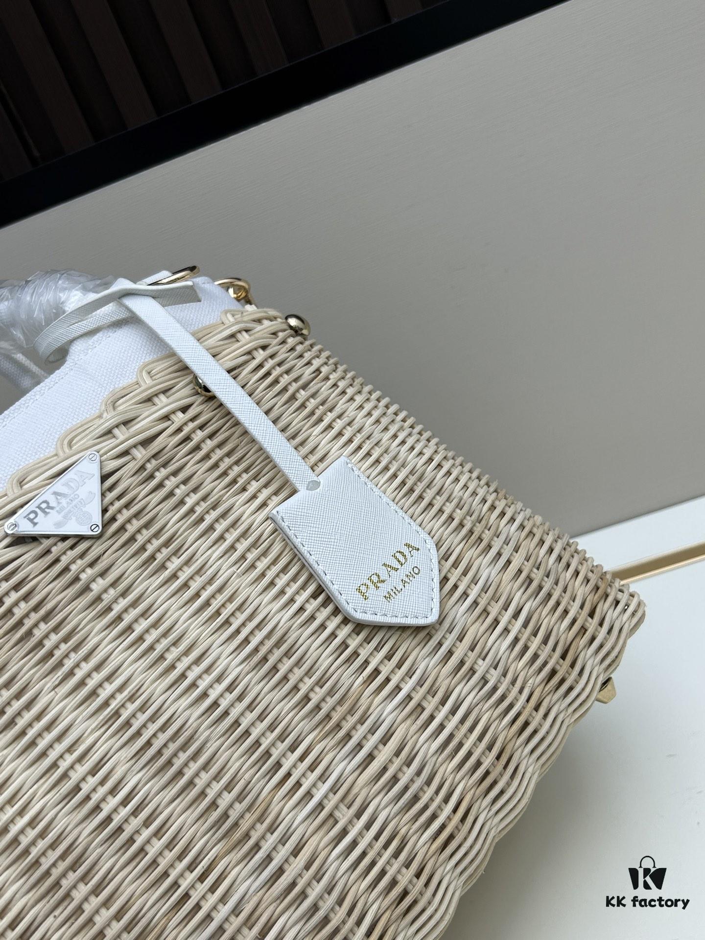 Prada-Inspired Palm Leaf and Leather Woven Tote Bag – Vacation-Ready Fashion, Handheld or Shoulder Carry