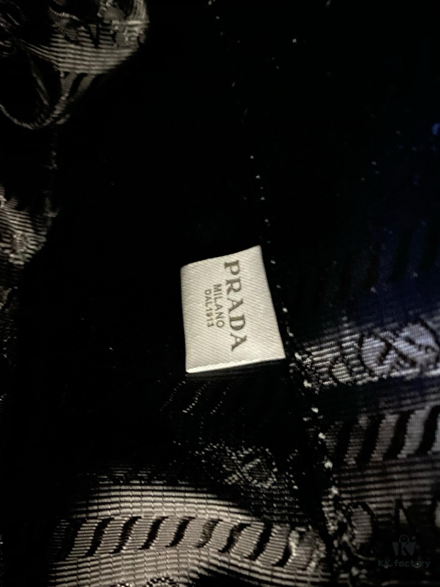 Prada Prada Parachute Fabric Counter Hot Series with Small Bag Crossbody Bag Multi-functional Unisex Style Popular Among Numerous Celebrities Original Fabric