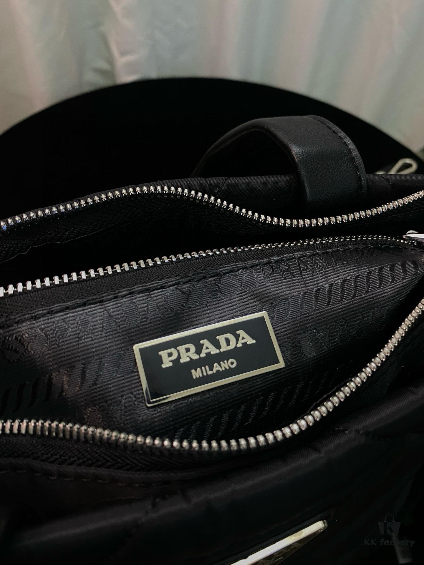 Prada Prada Parachute Fabric Counter Hot Series with Small Bag Crossbody Bag Multi-functional Unisex Style Popular Among Numerous Celebrities Original Fabric