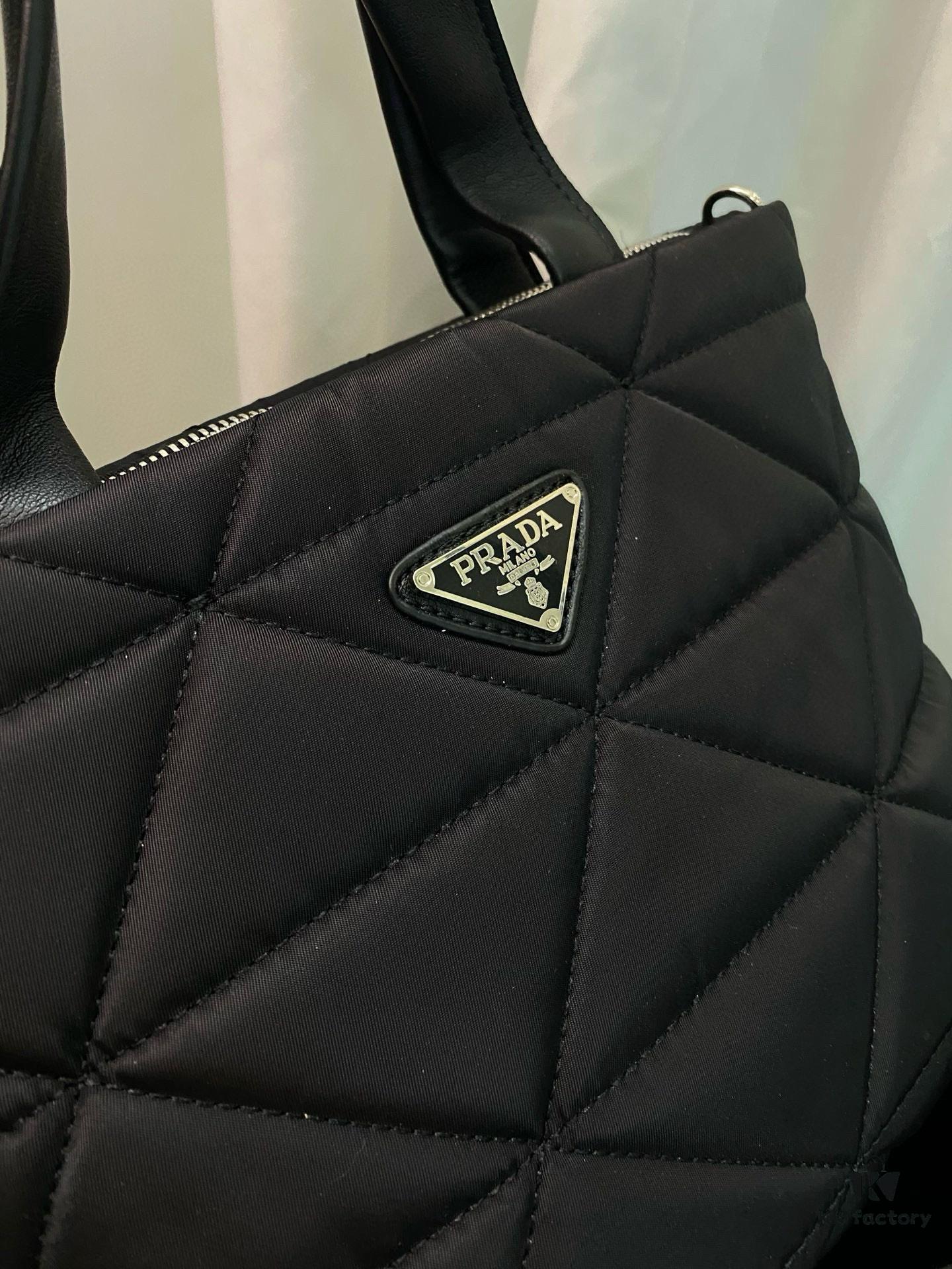 Prada Prada Parachute Fabric Counter Hot Series with Small Bag Crossbody Bag Multi-functional Unisex Style Popular Among Numerous Celebrities Original Fabric