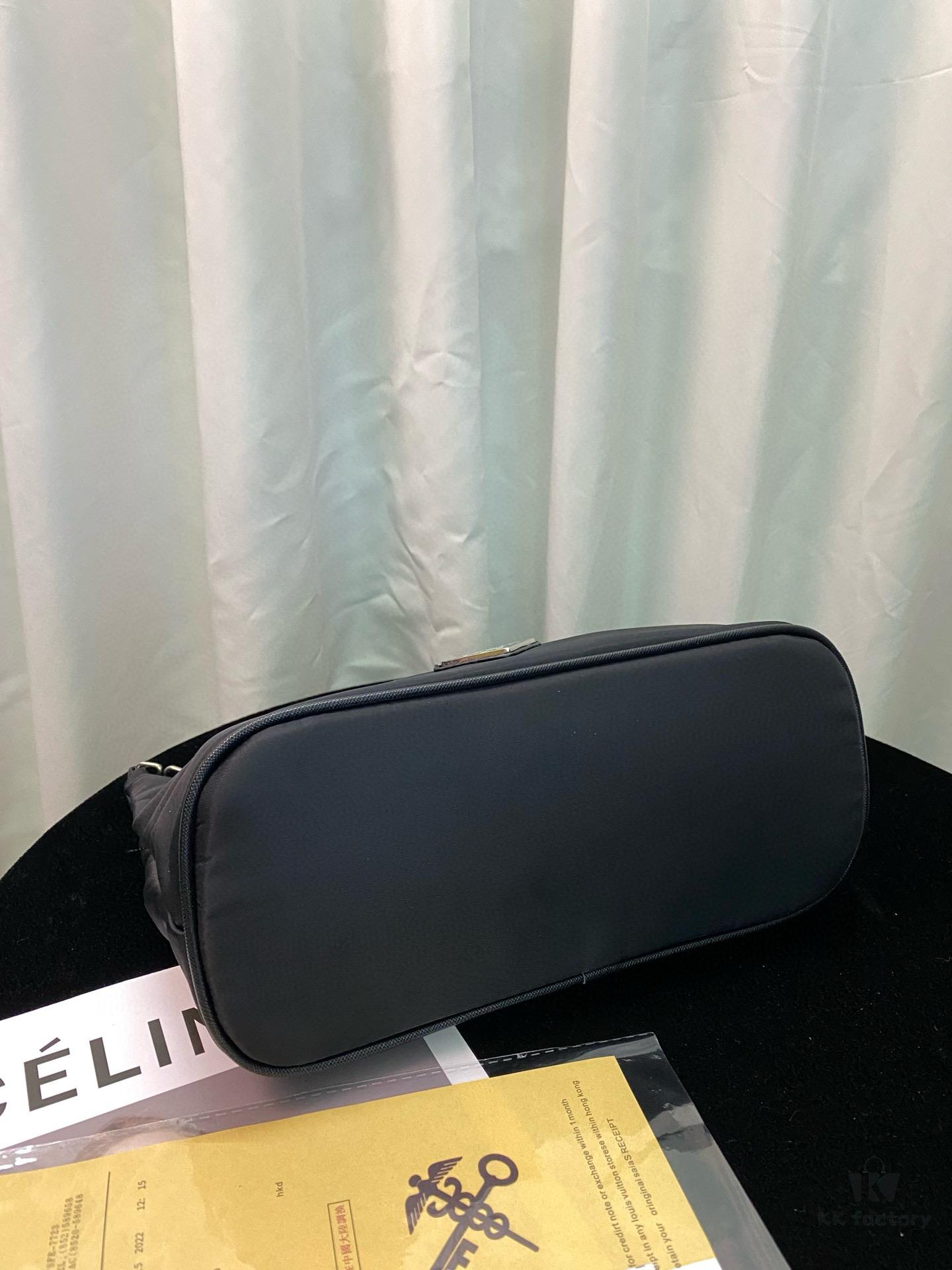 Prada Underarm Bag PRADA Eternal Classic Lightweight Fashion Must-Have for Trendsetters