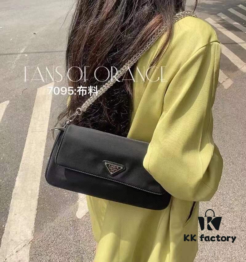 New Arrival PRADA Lightweight Fashion Must-Have for Trendsetters