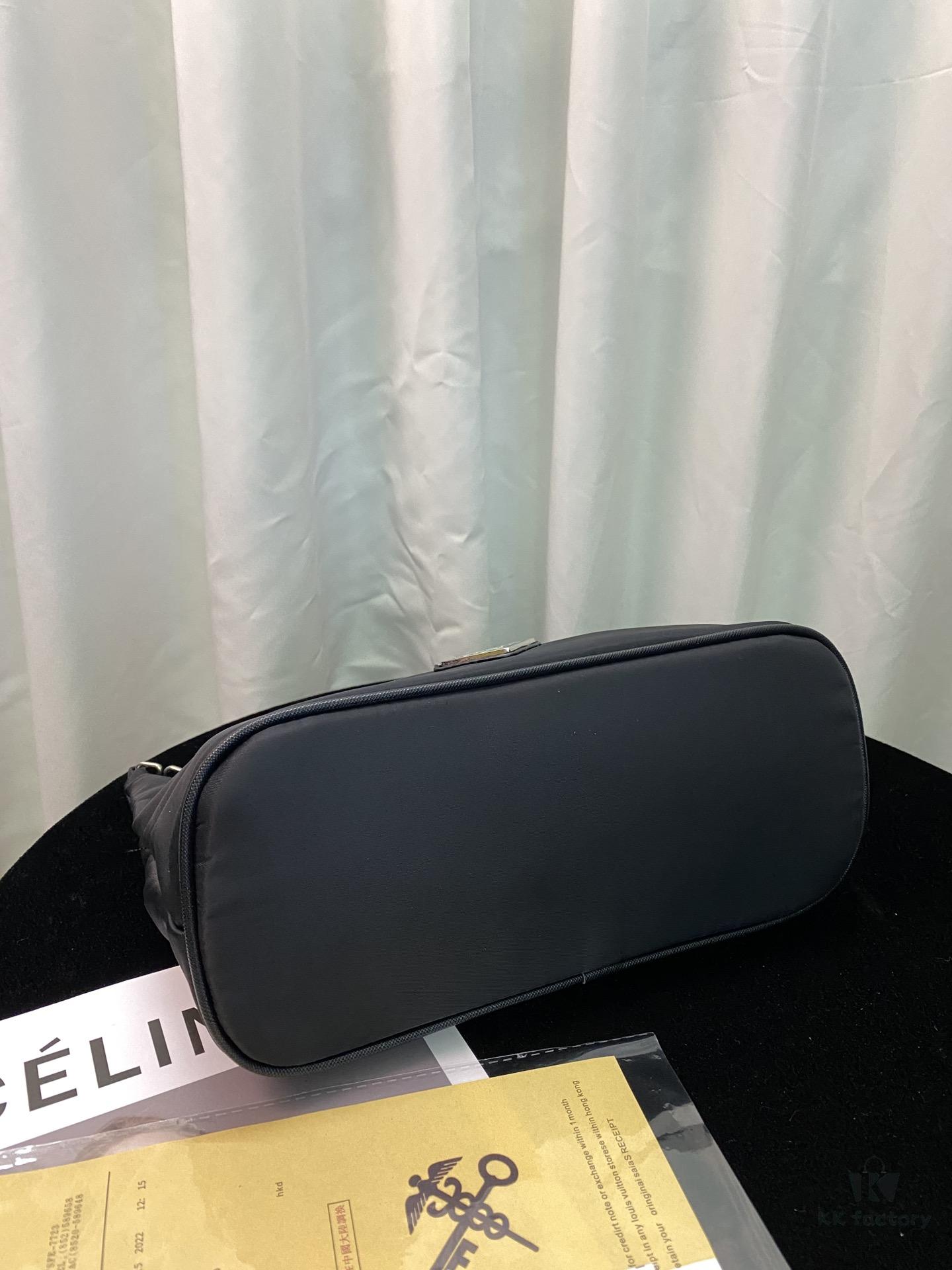 Prada Underarm Bag PRADA Eternal Classic Lightweight Fashion Must-Have for Trendsetters