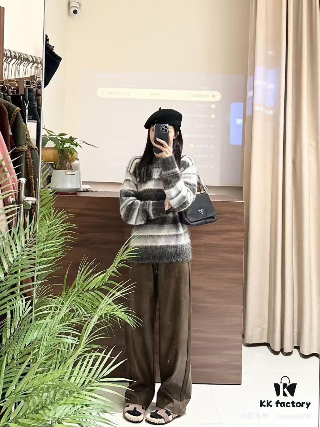 Prada Re-Edition Nylon Shoulder Bag in Black and Silver – Vintage Charm with Iconic Logo