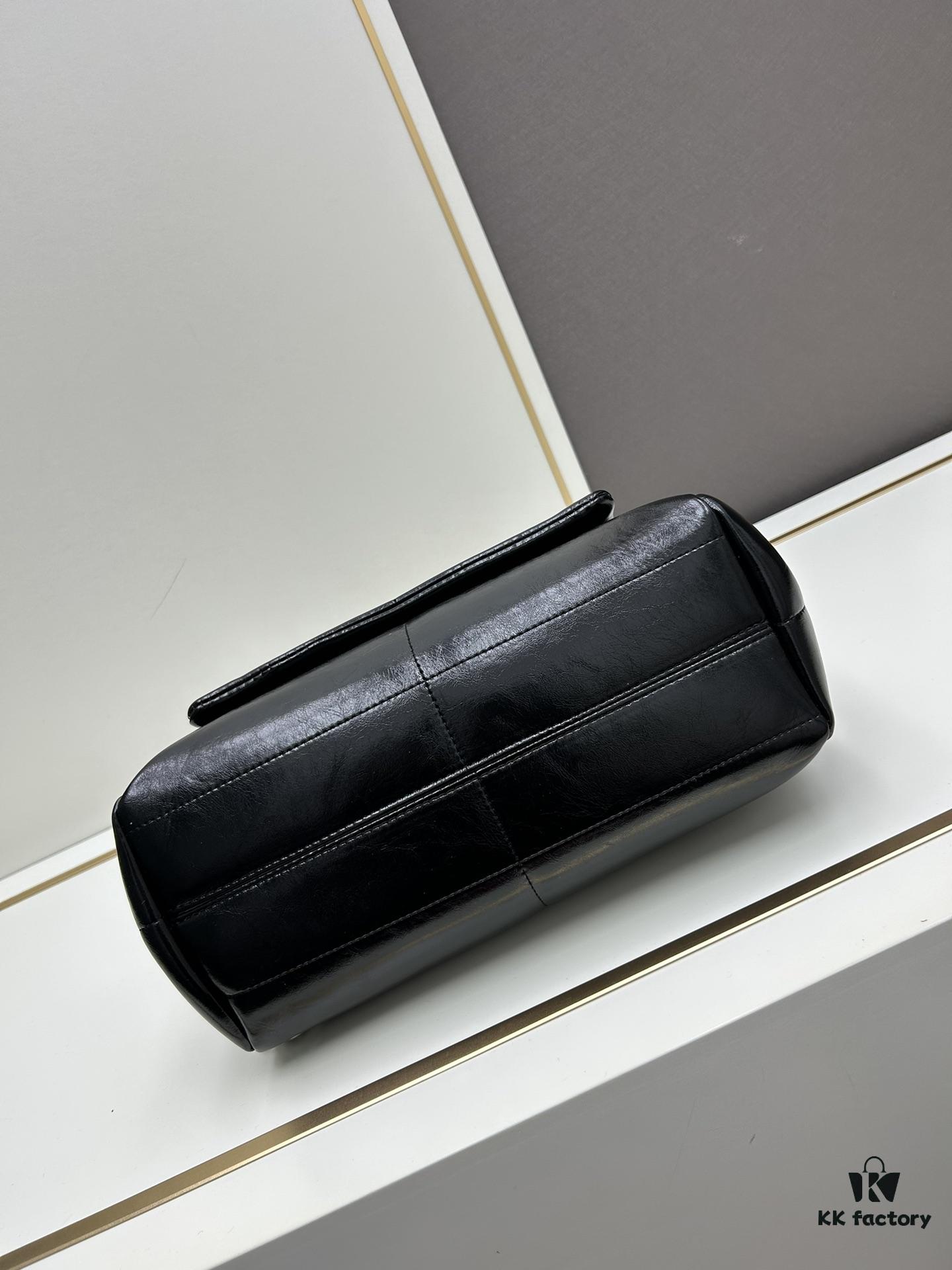 Prada Re-Edition Shoulder Bag in Black and Silver – Cool Enough to Steal Your Heart!