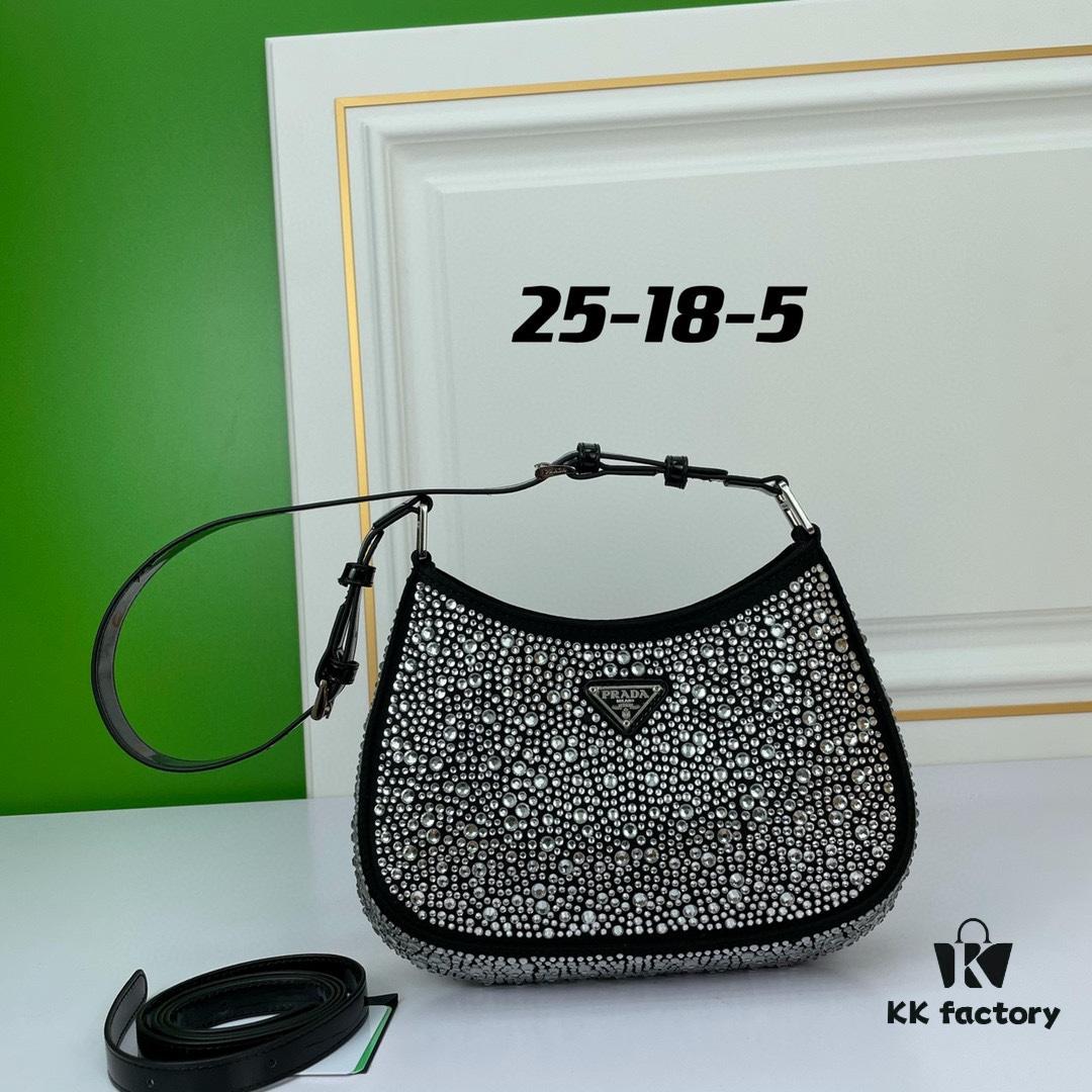 Box Included, Original Order, Factory Custom Leather ♥️ PRADA Launches New 2022 Spring/Summer Crystal Hobo Handbag, Crafted from Premium Calfskin, Fresh Interpretation by Du Juan, Wen Qi, and Deng Enxi, Lightweight and Stylish, Must-Have for Fashion Enthusiasts