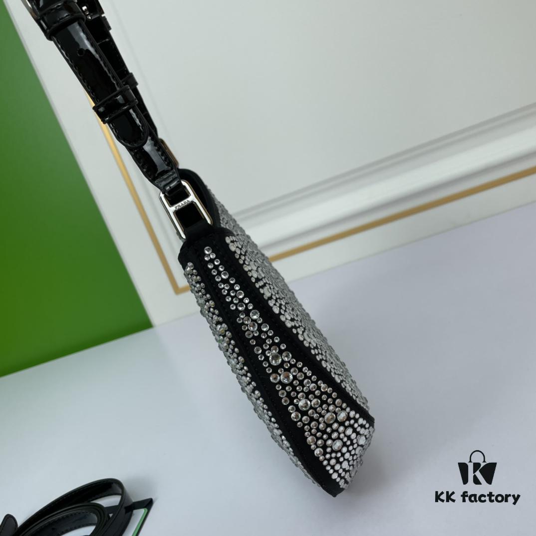 Box Included, Original Order, Factory Custom Leather ♥️ PRADA Launches 2022 Spring/Summer Collection Crystal Hobo Handbag, Premium Calfskin, Inspired by Du Juan, Wen Qi, and Deng Enxi, Lightweight Fashion, Must-Have for Trendsetters