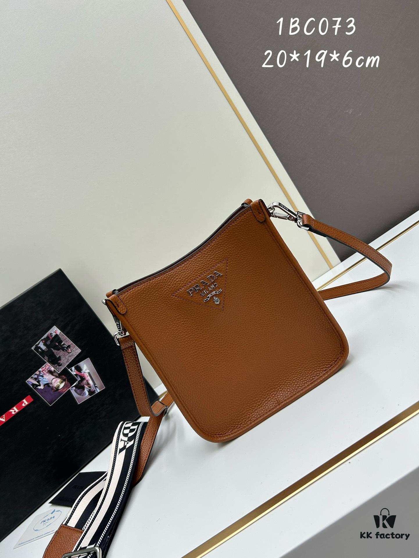 High-Quality PRADA Shoulder Crossbody Bag - Imported Full-Grain Coarse Crispy Calf Leather, Detachable Dual Straps (Leather Strap + Lettered Fabric Strap), Metal Logo, Magnetic Closure