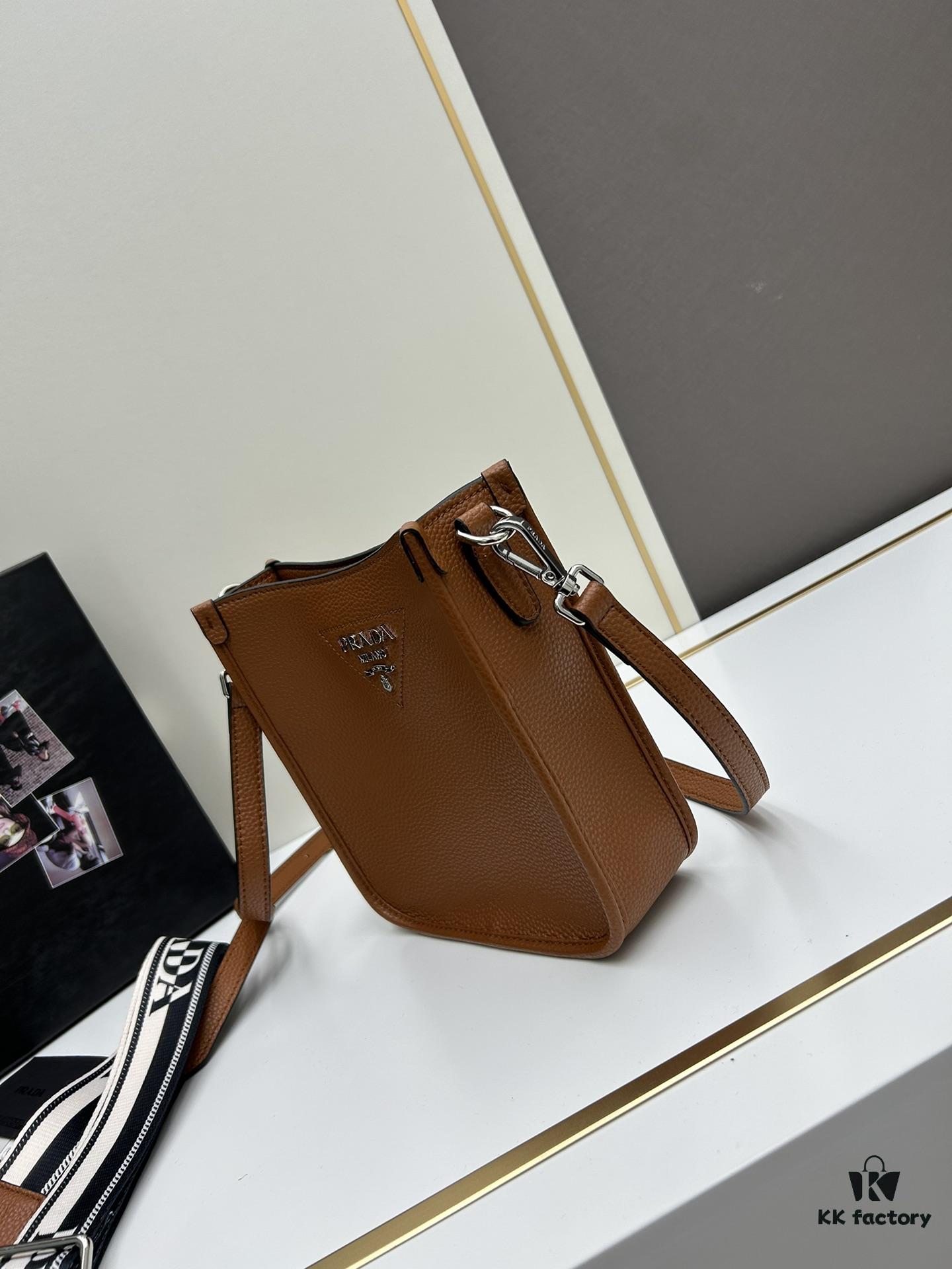 High-Quality PRADA Shoulder Crossbody Bag - Imported Full-Grain Coarse Crispy Calf Leather, Detachable Dual Straps (Leather Strap + Lettered Fabric Strap), Metal Logo, Magnetic Closure