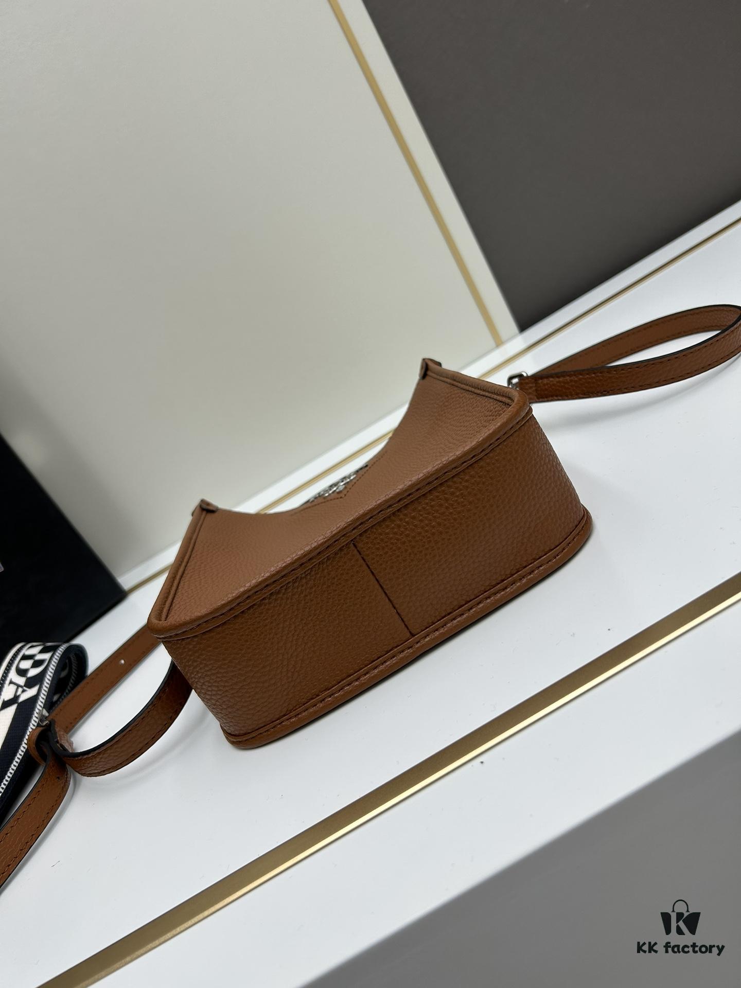 High-Quality PRADA Shoulder Crossbody Bag - Imported Full-Grain Coarse Crispy Calf Leather, Detachable Dual Straps (Leather Strap + Lettered Fabric Strap), Metal Logo, Magnetic Closure