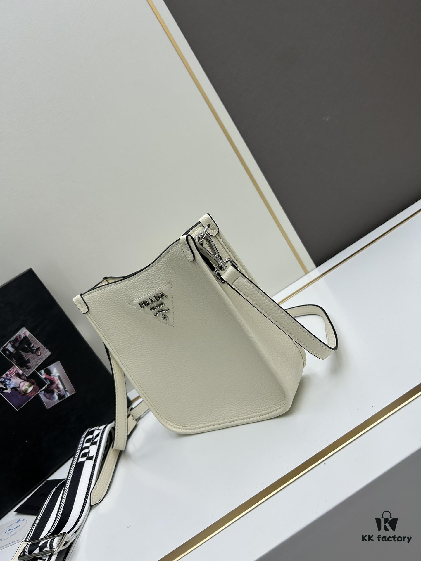 High-Quality PRADA Shoulder Crossbody Bag - Imported Full-Grain Coarse Lychee Texture Leather, Detachable Dual Straps (Leather Strap & Lettered Fabric Strap), Metal Logo, Magnetic Closure