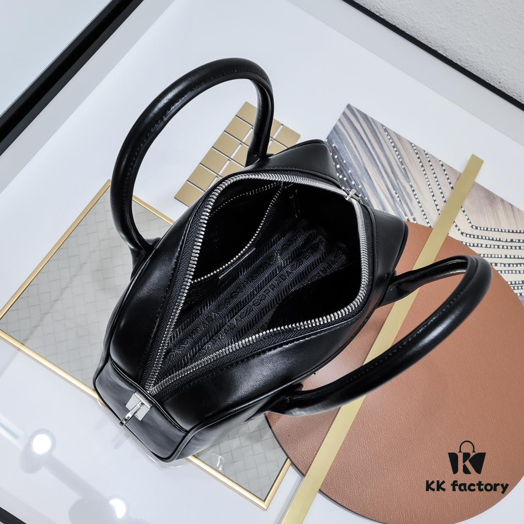 PRADA🖤 Premium Vintage Boston Handbag