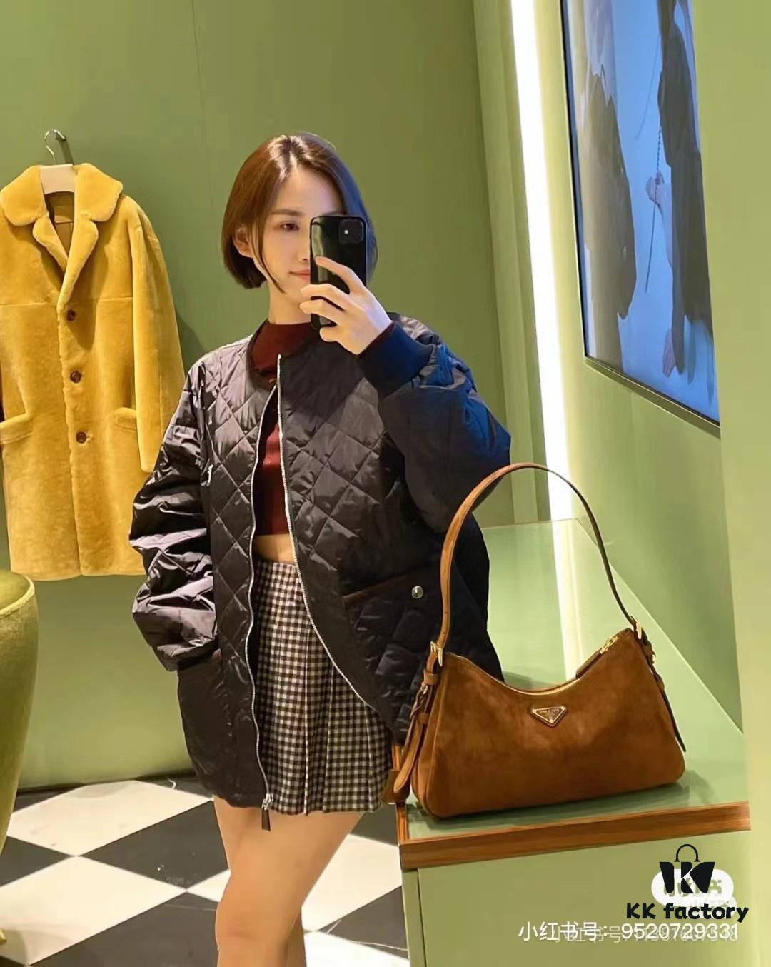 【Authentic Quality + Matching Cabinet Hardware】🌹 (Suede) 🎉 Prada's Latest Handbag 🎉🎉🎉 New Shoulder Bag Inspired by the Hobo Silhouette