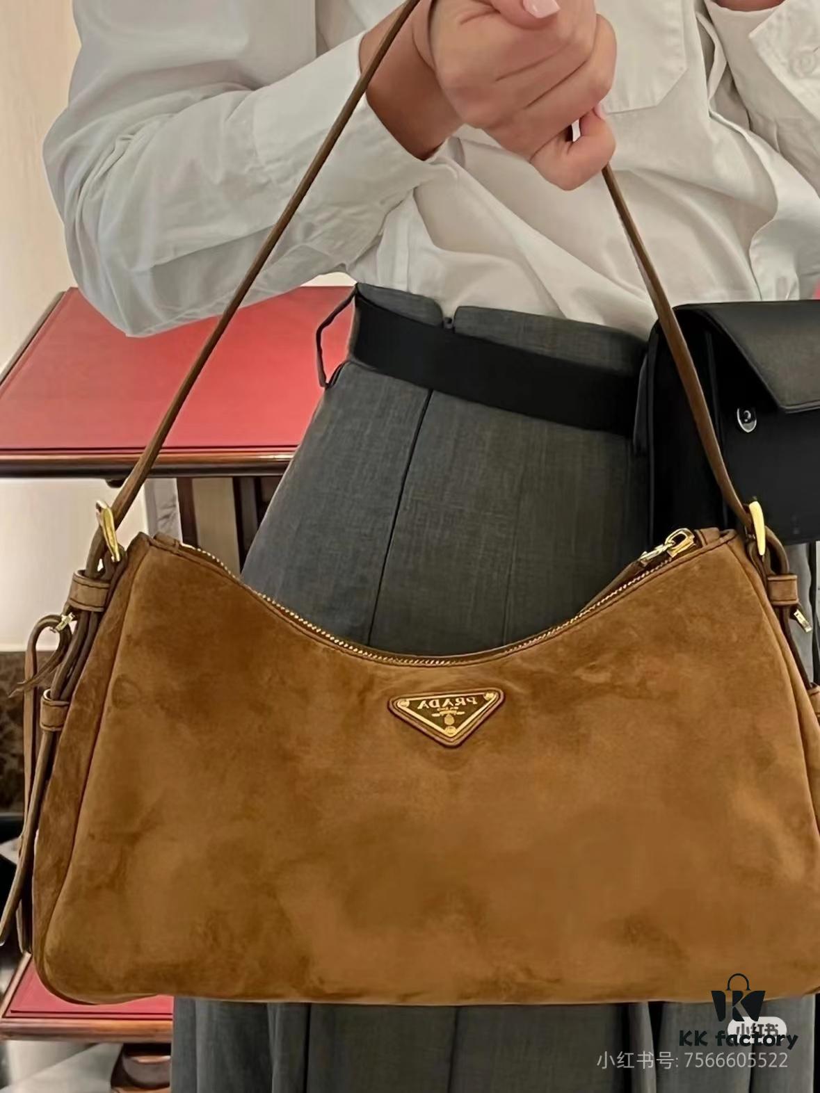 【Authentic Quality + Matching Cabinet Hardware】🌹 (Suede) 🎉 Prada's Latest Handbag 🎉🎉🎉 New Shoulder Bag Inspired by the Hobo Silhouette