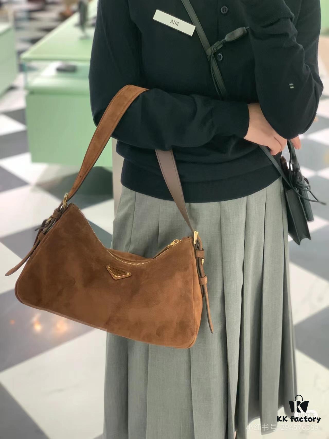 【Authentic Quality + Matching Cabinet Hardware】🌹 (Suede) 🎉 Prada's Latest Handbag 🎉🎉🎉 New Shoulder Bag Inspired by the Hobo Silhouette