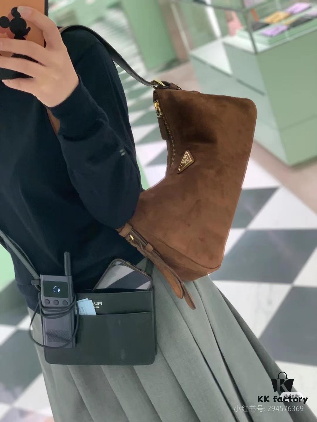 【Authentic Quality + Matching Cabinet Hardware】🌹 (Suede) 🎉 Prada's Latest Handbag 🎉🎉🎉 New Shoulder Bag Inspired by the Hobo Silhouette