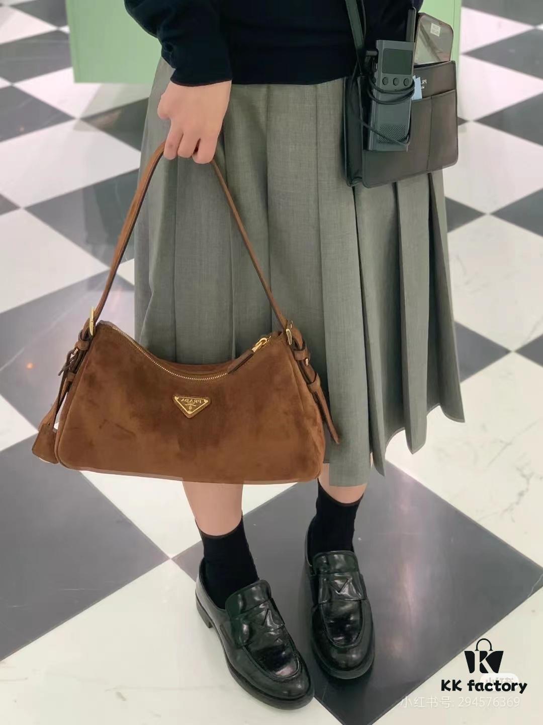 【Authentic Quality + Matching Cabinet Hardware】🌹 (Suede) 🎉 Prada's Latest Handbag 🎉🎉🎉 New Shoulder Bag Inspired by the Hobo Silhouette