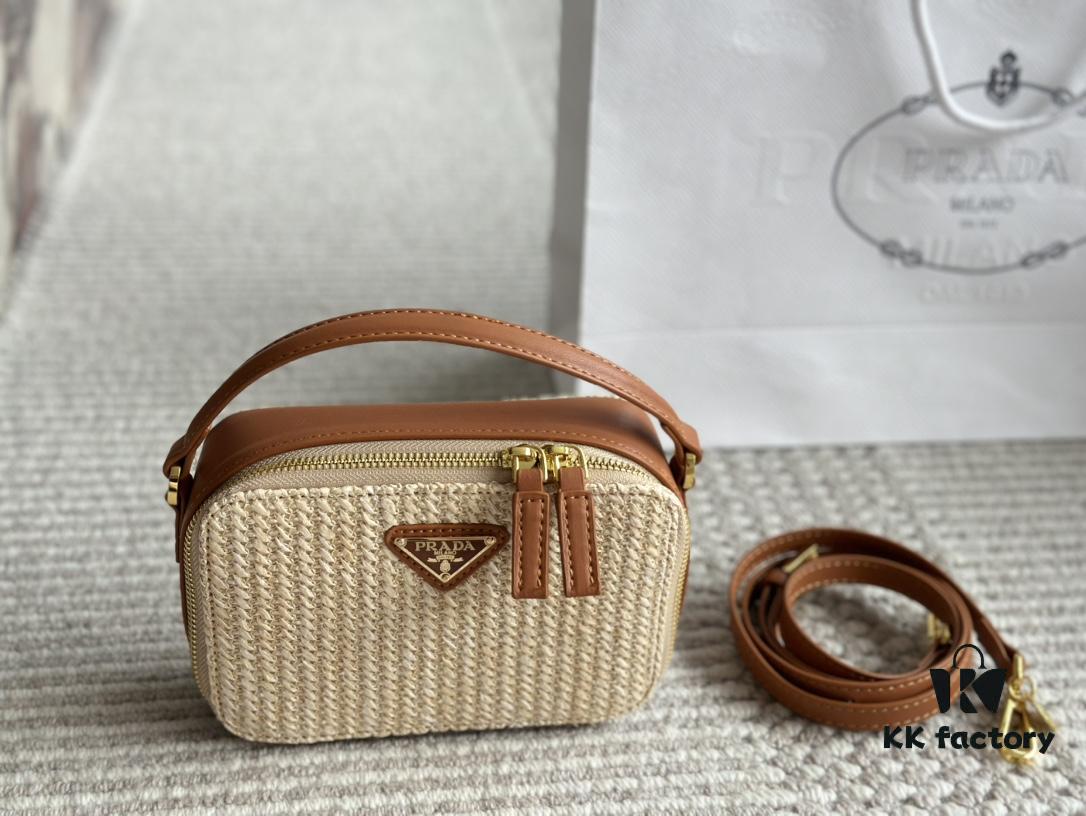 Prada Camera Bag 🔥 Bestseller