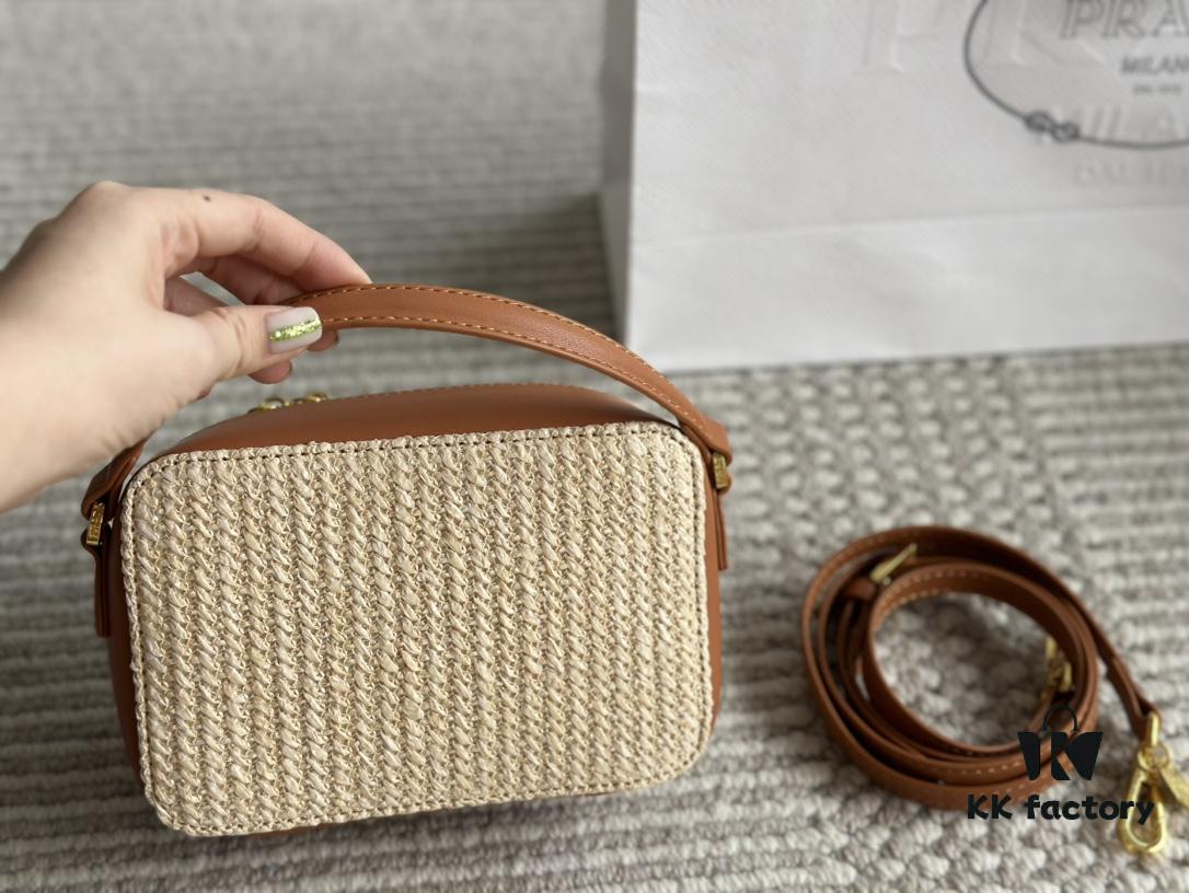 Prada Camera Bag 🔥 Bestseller