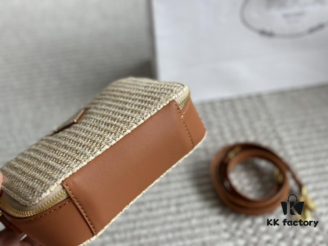 Prada Camera Bag 🔥 Bestseller