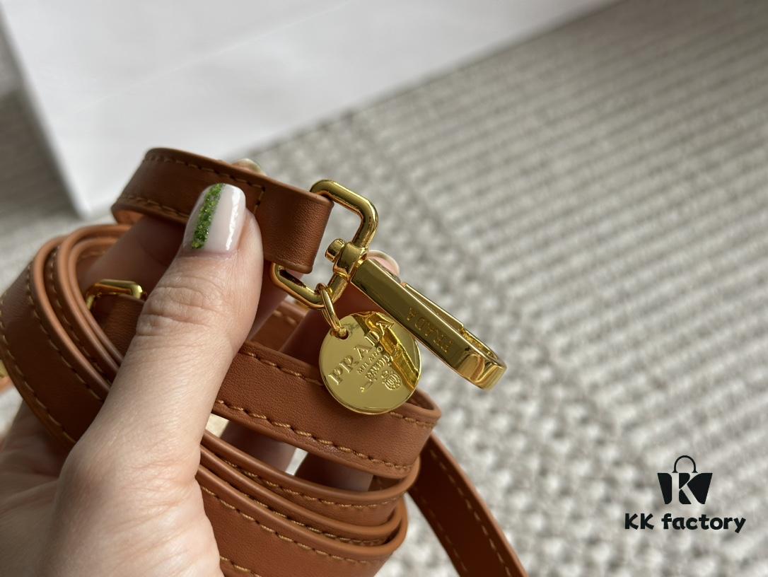 Prada Camera Bag 🔥 Bestseller