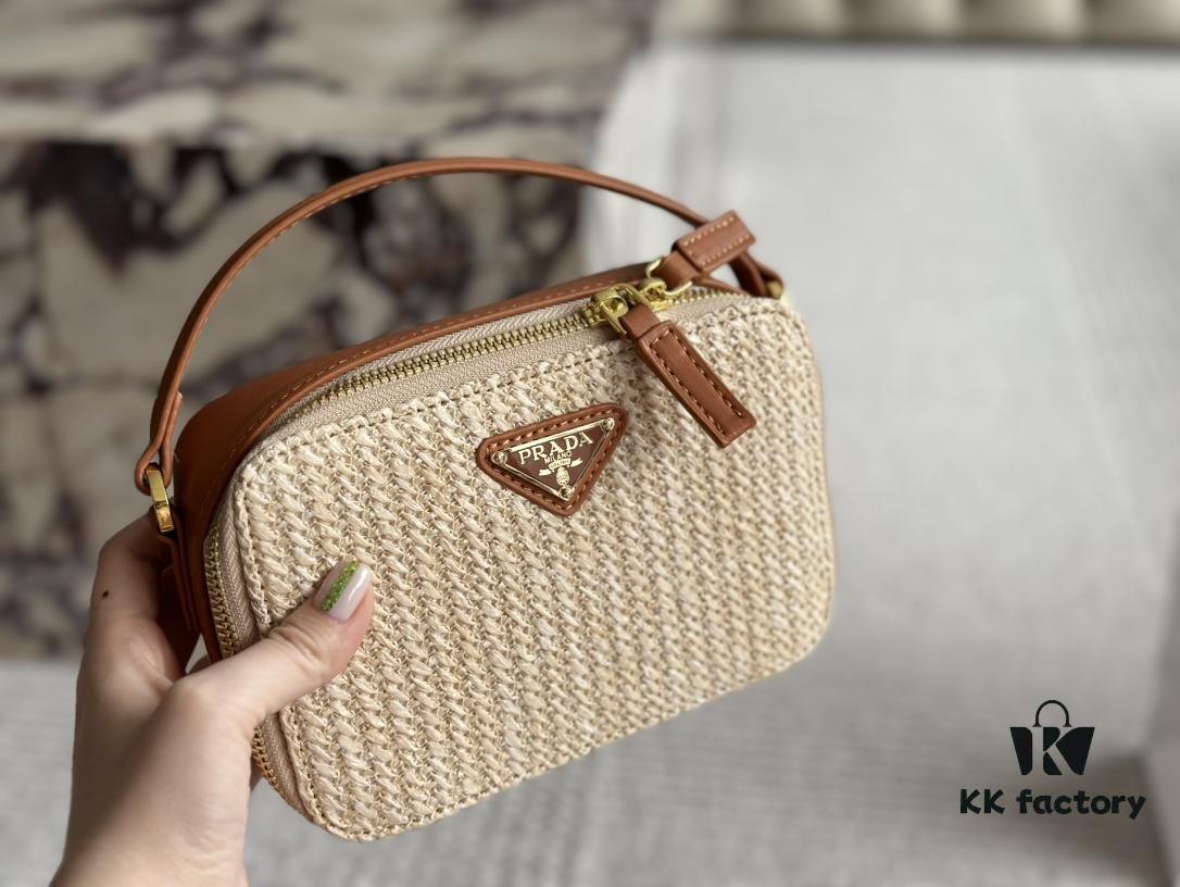Prada Camera Bag 🔥 Bestseller