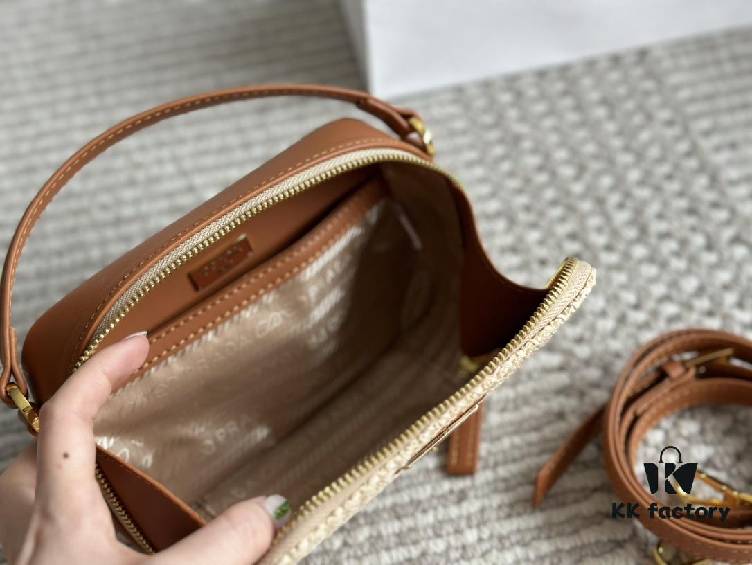 Prada Camera Bag 🔥 Bestseller