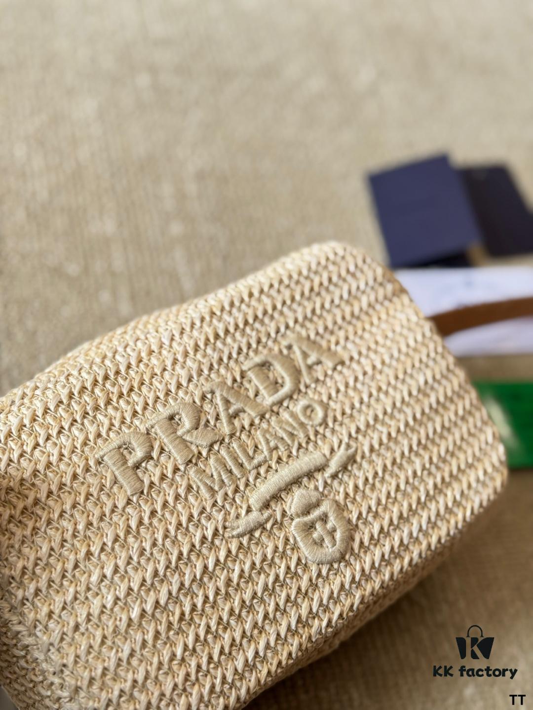 Prada Camera Bag 🔥 Bestseller