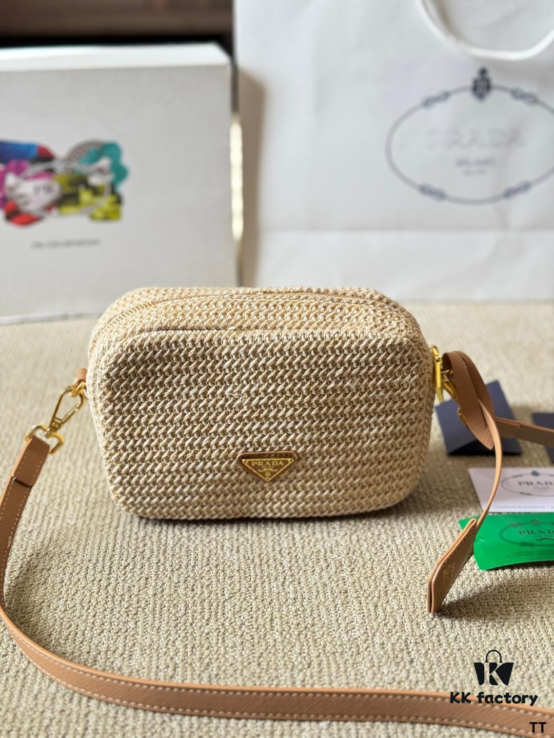 Prada Camera Bag 🔥 Bestseller