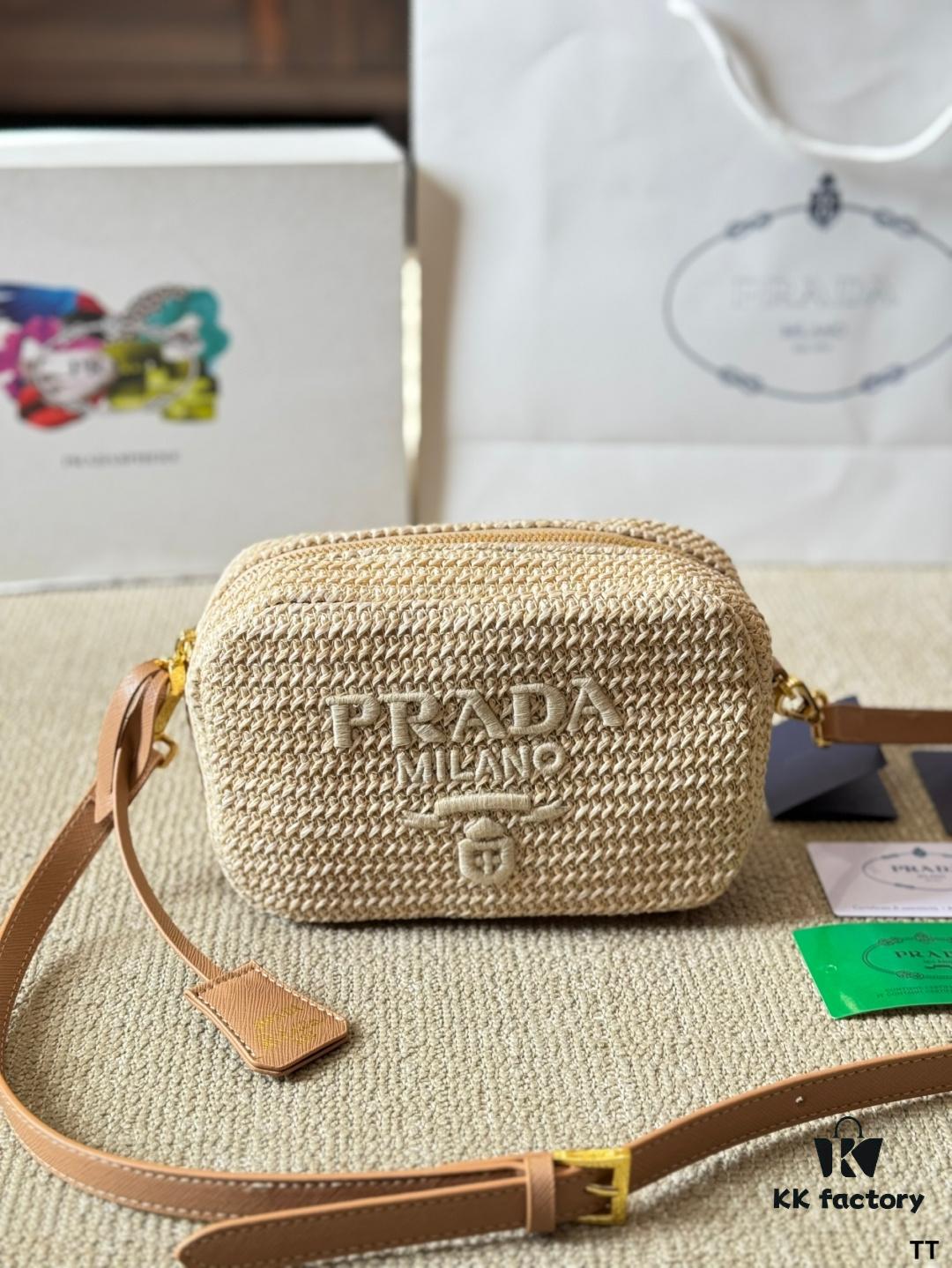 Prada Camera Bag 🔥 Bestseller