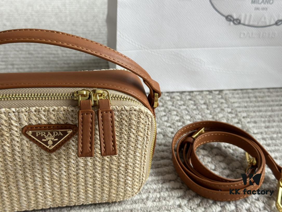 Prada Camera Bag 🔥 Bestseller