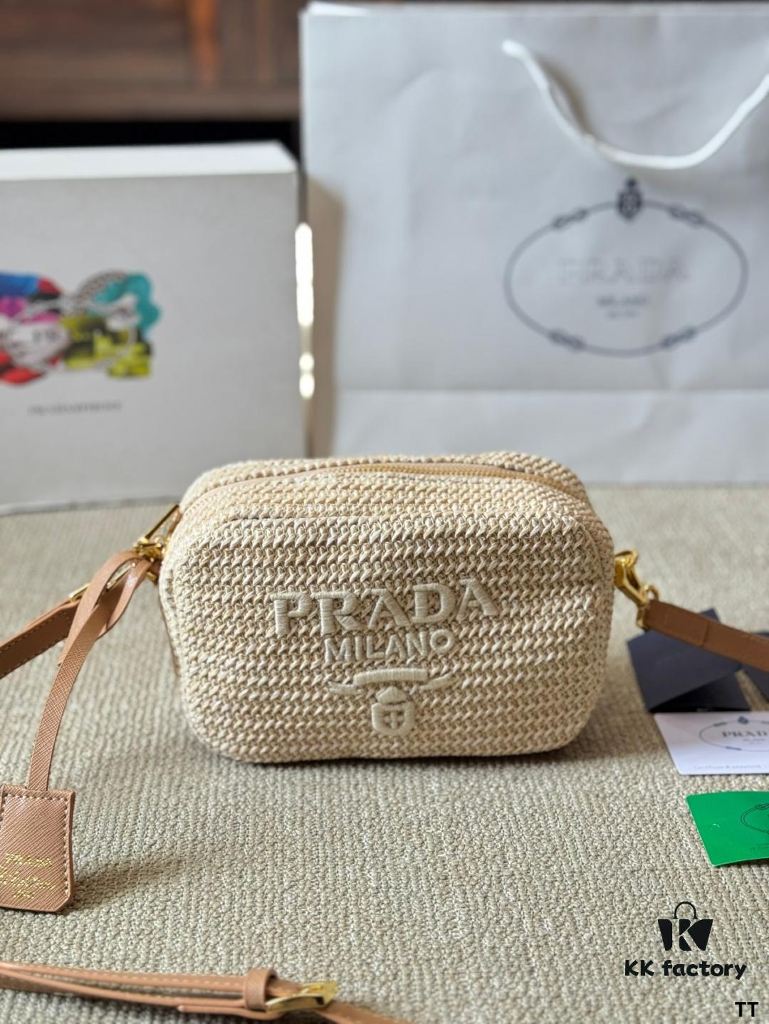 Prada Camera Bag 🔥 Bestseller