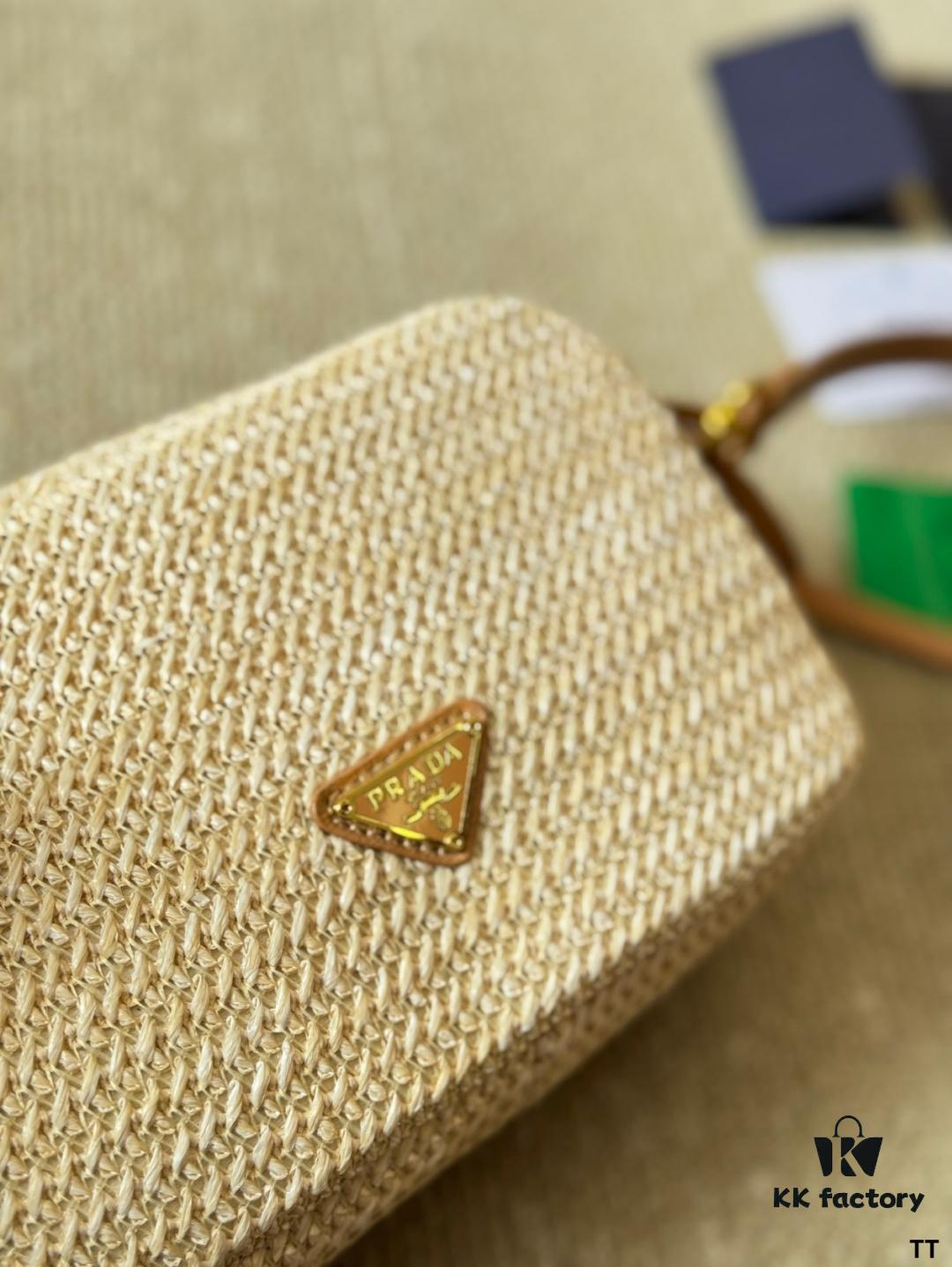 Prada Camera Bag 🔥 Bestseller