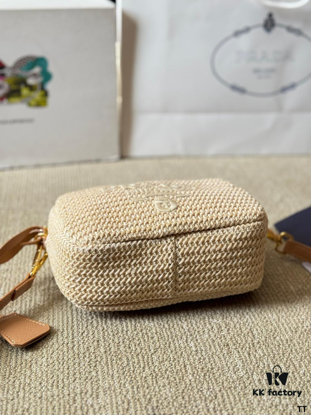 Prada Camera Bag 🔥 Bestseller