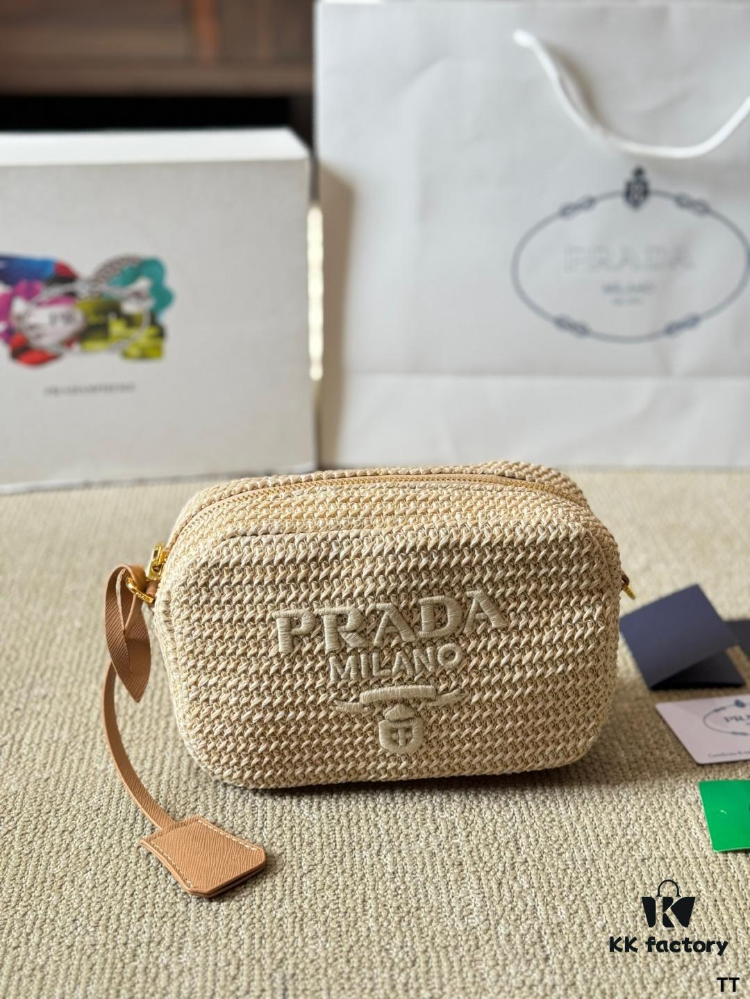 Prada Camera Bag 🔥 Bestseller