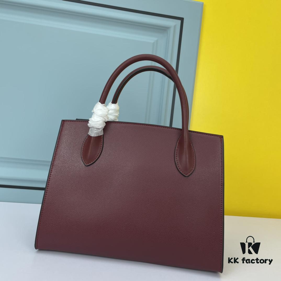 High-Quality Counter Product PRADA #66158 Premium Imported Coarse Cross Cowhide with Calfskin, 175 OEM Code, Enamel Same-Color Logo Pendant, Classic and Uniquely Elegant