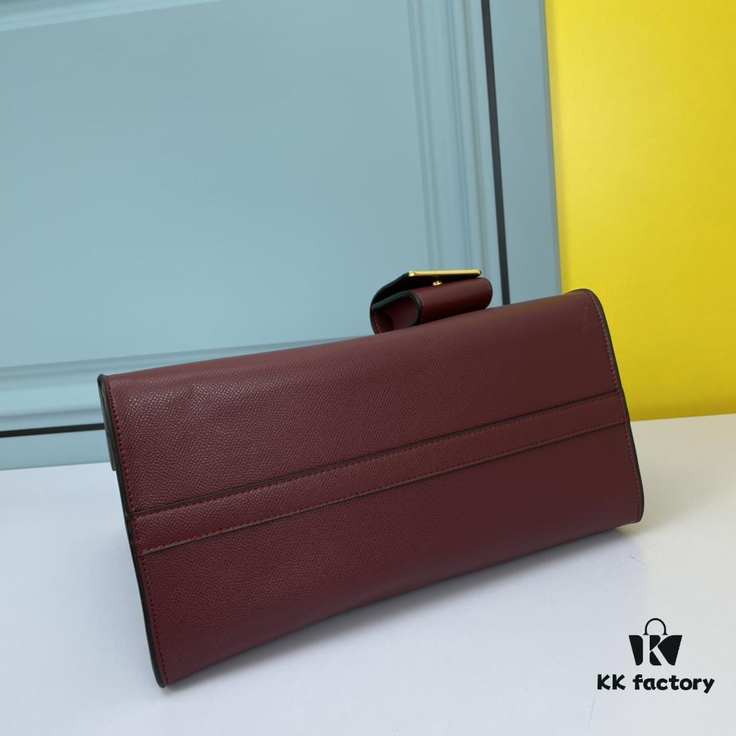 High-Quality Counter Product PRADA #66158 Premium Imported Coarse Cross Cowhide with Calfskin, 175 OEM Code, Enamel Same-Color Logo Pendant, Classic and Uniquely Elegant