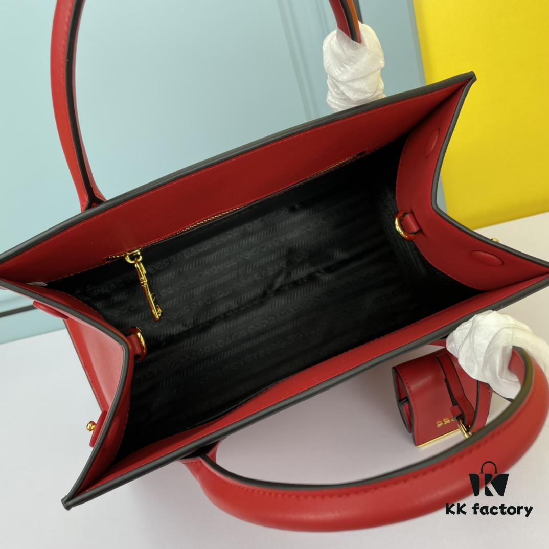 High-Quality Counter Product PRADA #66158 Premium Imported Coarse Cross Cowhide with Calfskin, 175 OEM Code, Enamel Same-Color Logo Pendant, Classic and Uniquely Elegant