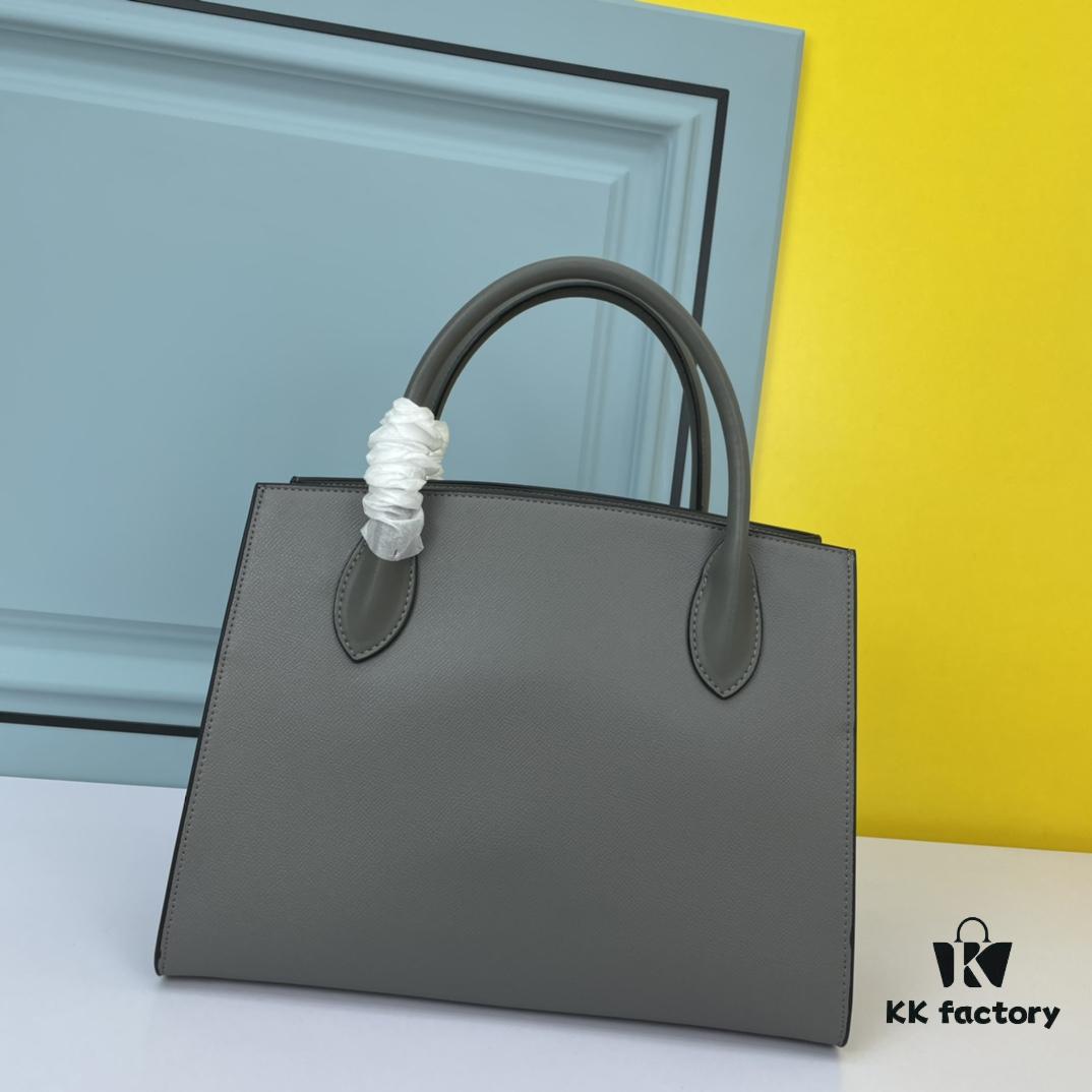 High-Quality Counter Product PRADA #66158 Premium Imported Coarse Cross Cowhide with Calfskin, 175 OEM Code, Enamel Same-Color Logo Pendant, Classic and Uniquely Elegant, 33 x 24 x 15cm