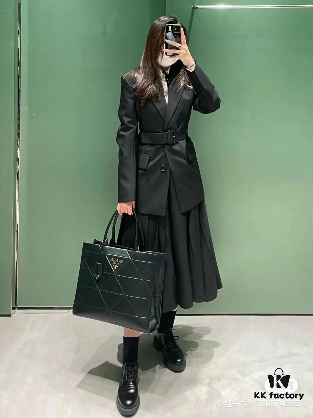 Prada Full Cowhide Saffiano Leather Tote Bag with Detachable Adjustable Shoulder Strap